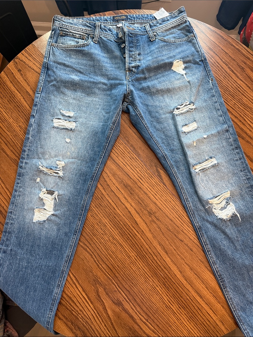 Jack & Jones Men's Light Blue Distressed Relaxed Jeans. 33 x 34